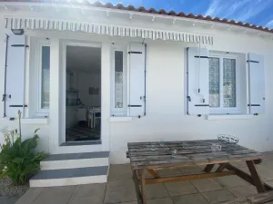 Image of Charmant T2 avec Terrasse Privée, à 600m Plage et Commerces, La Tranche-sur-Mer - FR-1-22-278