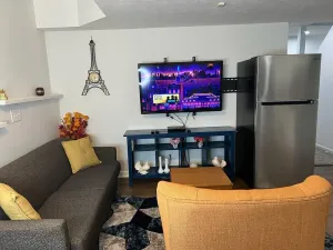 Image of Fully Fenced Walkout Basement, Private Entrance.