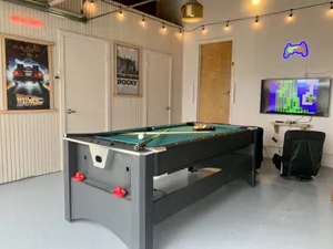 Image of Mid Century Modern-5 min from I-5