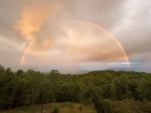 Image of Come see majestic sunrises @ Mountain Escape 🌄Blue Ridge Parkway\/ Near I-77🌺