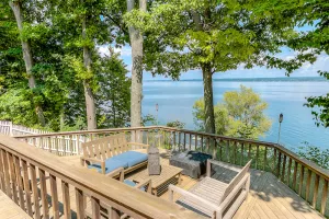 Image of Beautiful Home On The Lake Great For Families & Walking Distance to Winery
