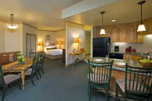 Image of Deluxe Studio w\/ Direct Access to Slopes | Kitchen
