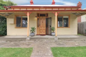 Image of Gladioli I Central Geelong Cottage I Sleeps 6