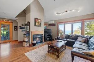 Image of 3 Bedroom lakeview townhouse!