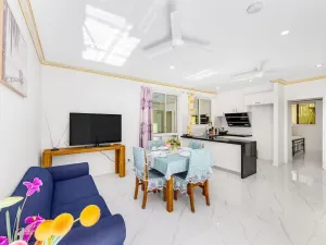 Image of Malls at Doorstep 2-Bed Unit in Heart of Cannon Hill