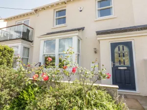 Image of 1 ORCHARD COTTAGES, pet friendly, with a garden in Salcombe