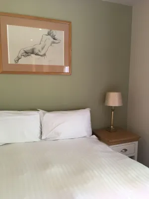 Image of Manor Lodge 10 mins from Cardiff City ( sleeps 6-8)