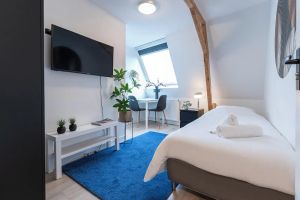Image of Modern Studio with All Amenities in a Top Location with free street-parking.