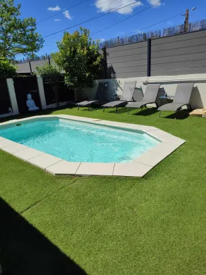 Image of house with pool in beausset