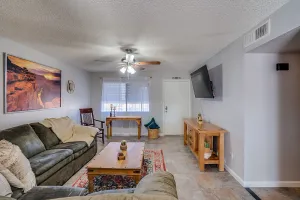 Image of Desert Ranch-style house, 4 TVs, Good Location