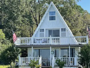 Image of Cottage on the Lake