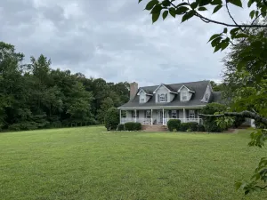 Image of 'The Retreat' sleeps 12– with mountain view, modern huge kitchen on 15 acres