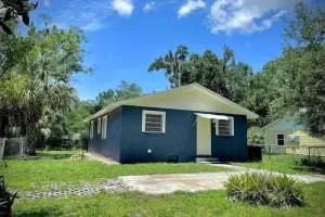 Image of A quiet two-bedroom home in the heart of Tampa.