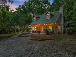 Image of Beautiful Renovations, Hot Tub, Huge King Beds, Amenity Packed