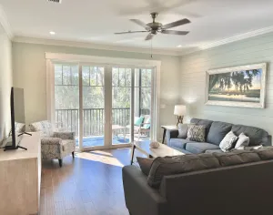 Image of 25% weekly discount! 3 BR Condo. Walk to Marina & Zachrys!