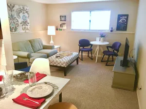 Image of Fabulous Aggieville Hideaway - Convenient 1 bedroom next to KSU & Aggieville