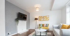 Image of Spacious Cosy Cove With Large Driveway And Garden