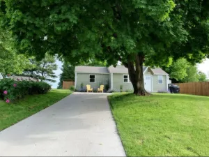 Image of Sunny Cottage: Fire pit, close to biking & walking trails and historic downtown.