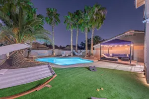 Image of Modern & Cozy | 13min to Strip, ♛Royal Beds, Pool