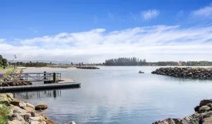 Image of Lake Illawarra foreshore - Close to beach -3 bedrooms - Lake view - sleeps 7