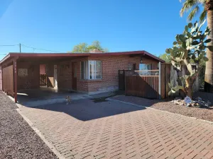 Image of Rustic House in Midtown, 2 bdrms,  near Riverpark, Dog Friendly fenced Yard