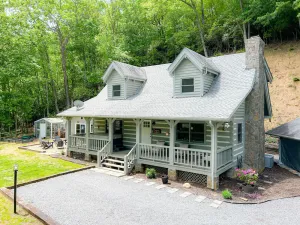 Image of Amazing Grace Cabin - How Sweet it is in the Smokies! Cherokee | Bryson City