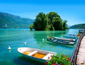 Image of 8-bed house with pool near Annecy