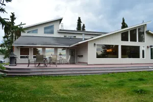 Image of Free Alaskan treats and breakfast items in equipped kitchenette with DW\/MW\/F