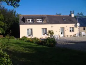 Image of Plounevez Lochrist: South facing house 800m from the sea accessible on foot
