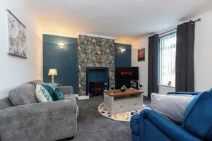 Image of Town centre & all the comforts!