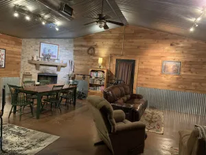 Image of Beautiful Country Shop Home\/Cabin