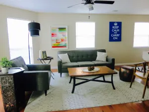 Image of Live like a local in private 3-Bdrm home. Easy access to DT ATL by car or train