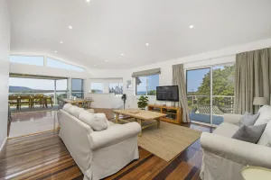 Image of LARGE MODERN HOME, WATER VIEWS & CENTRAL LOCATION