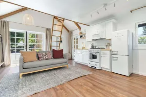 Image of The Sun Suite☀ dtwn w\/ pool, spa, near Nat'l Parks | 2 Bed, 1 Bath
