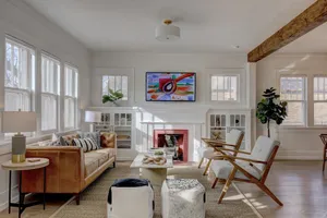 Image of High End Campus Cottage 5 Star - King Bed, 3 Bedrooms, 1.5 Bath, Newly Remodeled