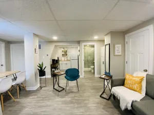 Image of Charming 2 Bedroom Apt. Close to Valparaiso University Short-Term Stay