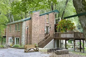 Image of Kentucky River Cottages ~ Featured on the Live Well Network's Sweet Retreats!