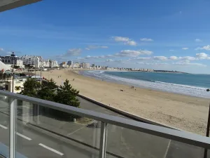 Image of Appartement T2 face plage avec balcon, cuisine équipée et TV - FR-1-92-908