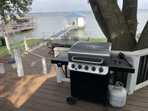 Image of Lakefront, 8 beds, 3 bath, sleeps 18 , large living area, possible bunk room