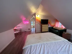 Image of Beautiful Updated Studio With Skyline Views