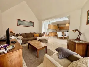 Image of Appartement T5 lumineux avec jardin privé et terrasse, proche plage - 8 pers. - FR-1-478-282
