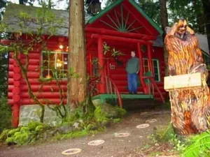 Image of Laughing Bear Log Cabin, historical, sleeps 8, full kitchen, 2 dining areas!!