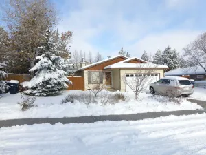 Image of Northeast Bend House - Fenced yard - EV OUTLET Level 1 -Dogs are welcome!
