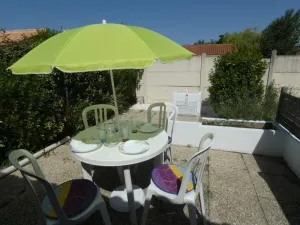 Image of Cozy Vacation Home with Pool in Notre-Dame-de-Monts - 4 Guests, Pet-Friendly