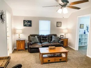 Image of Cozy Beautiful View Upstairs 2 Bedrm 1 Bath Apartment Off I-55 in Gobbler Hollow