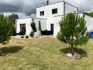 Image of Contemporary house in a quiet location in the seaside resort of Bénodet
