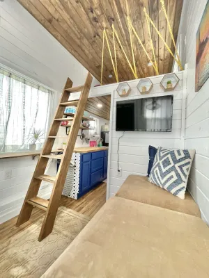 Image of Tiny Home! With Great Layout!  Unique Stay Nurses Welcomed