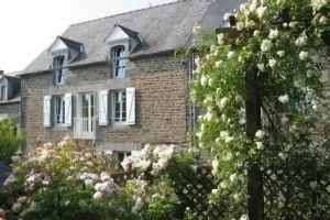 Image of Charming house (18th century) in a fishermen's hamlet by the Rance River