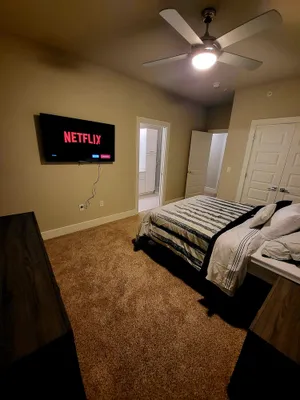 Image of 3BDRM TOWNHOUSE! 75IN TV...WIFI!