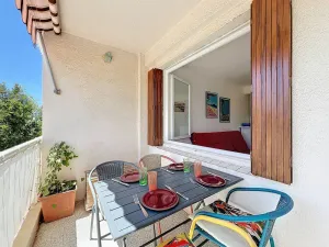 Image of T1 cosy avec terrasse et parking privé près de la plage des Lecques - FR-1-770-7